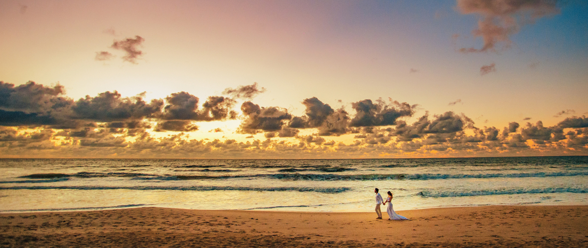 Novios en la playa