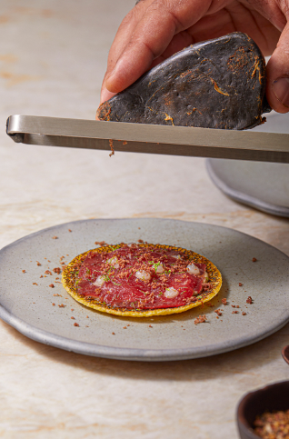 Taloa, red tuna carpaccio, eggplant caviar, lime zest phot cred Gülben Gürler-f322